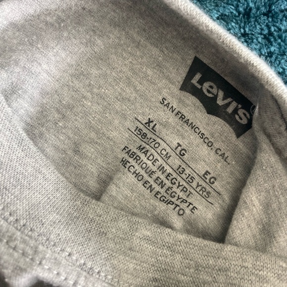 Cropped grey Levi’s tee - Picture 2 of 2